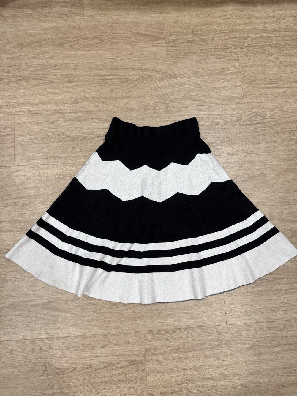 Sioni Black and White Circle Skater Skirt